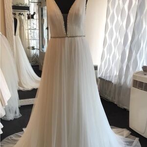 Elegant White Wedding dress, size 14